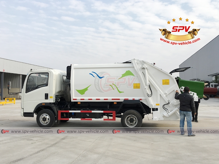 6 CBM Garabege Compator Truck Sinotruk - To Pakistan - LS